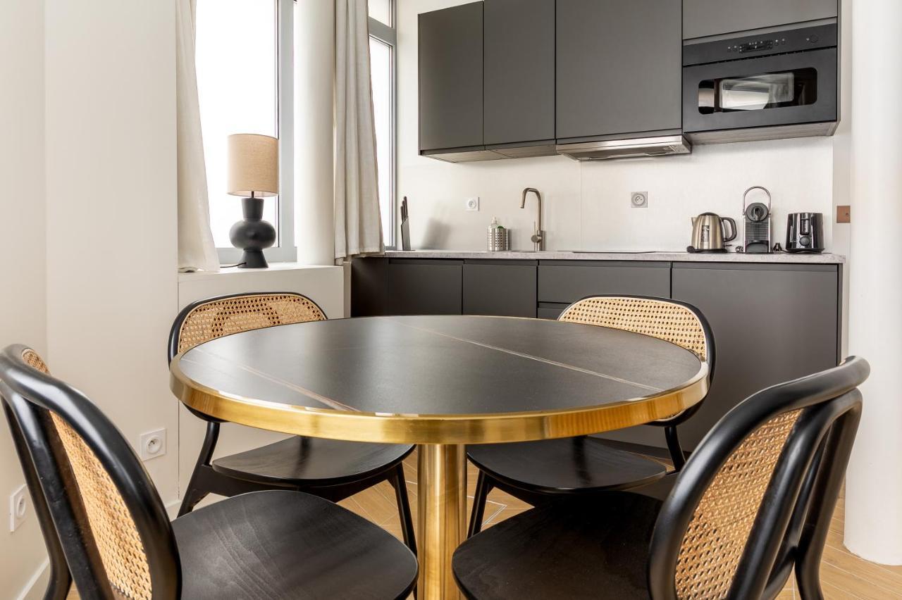 Lovely Apartment Close To Eiffel Tower Paris Exteriör bild